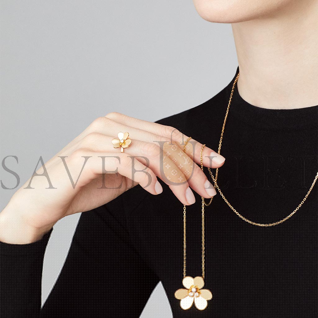 V*N CL*F arpels frivole ring, 1 flower, small model - yellow gold vcarp2ds00